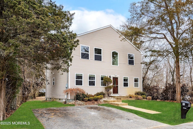 view of front of home featuring a front lawn