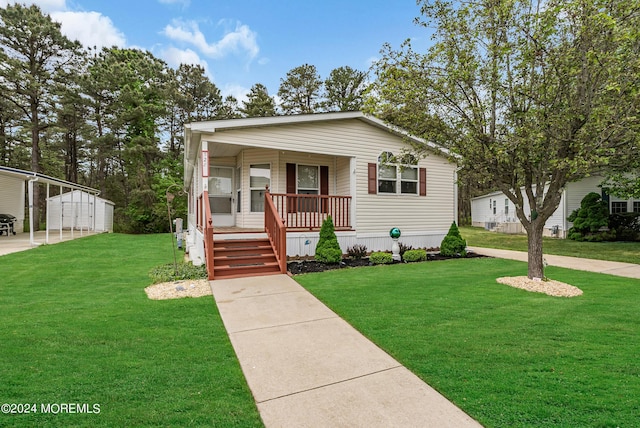 manufactured / mobile home featuring covered porch and a front yard