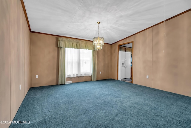 carpeted spare room featuring crown molding and a notable chandelier