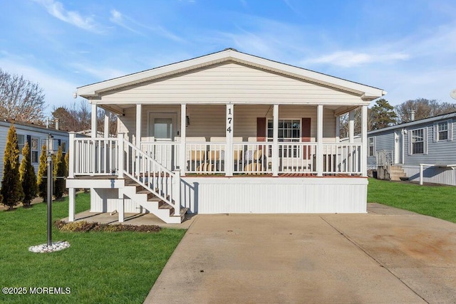 view of front of property with covered porch and a front lawn