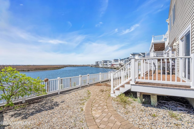 view of yard featuring a water view