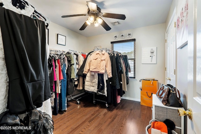 walk in closet with ceiling fan and dark hardwood / wood-style floors