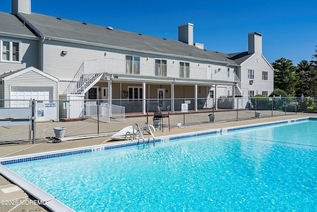 view of swimming pool