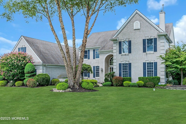 view of front of house with a front yard