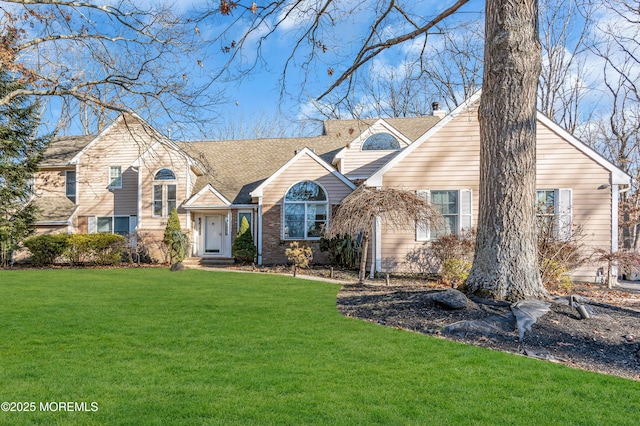 view of front of home featuring a front lawn