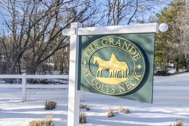 view of community / neighborhood sign