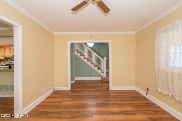 unfurnished room featuring dark wood-type flooring, ceiling fan, and ornamental molding