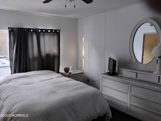 bedroom featuring ceiling fan
