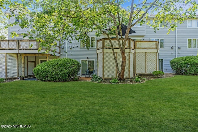 105 Geranium Ct, Toms River, NJ 08753 - back of house with a lawn and a deck
