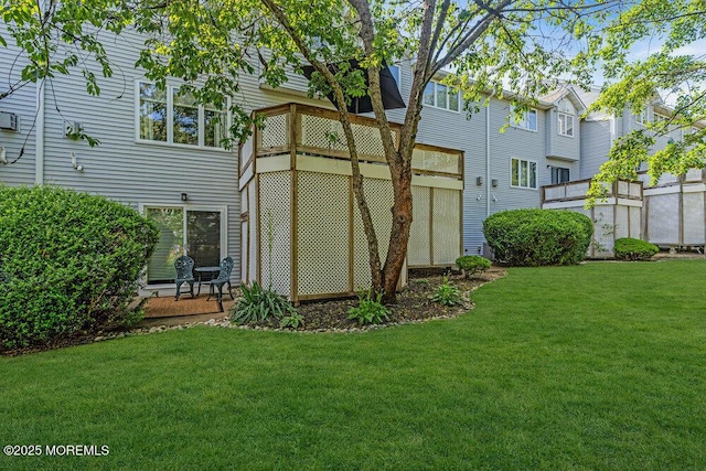 105 Geranium Ct, Toms River, NJ 08753 - rear view of house with a yard