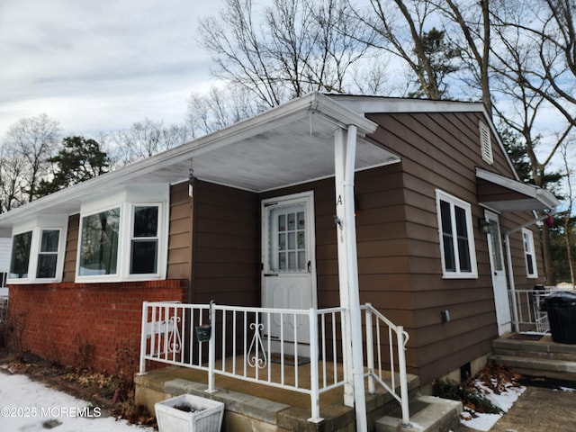 view of front facade featuring brick siding