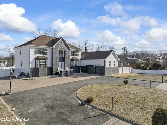 front of property with a front lawn