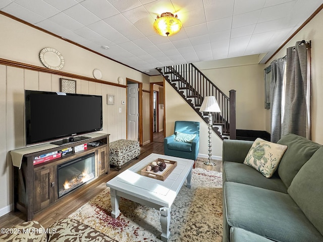 living room featuring hardwood / wood-style flooring and crown molding