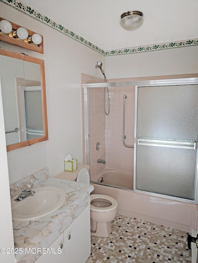 full bathroom featuring enclosed tub / shower combo, vanity, backsplash, and toilet