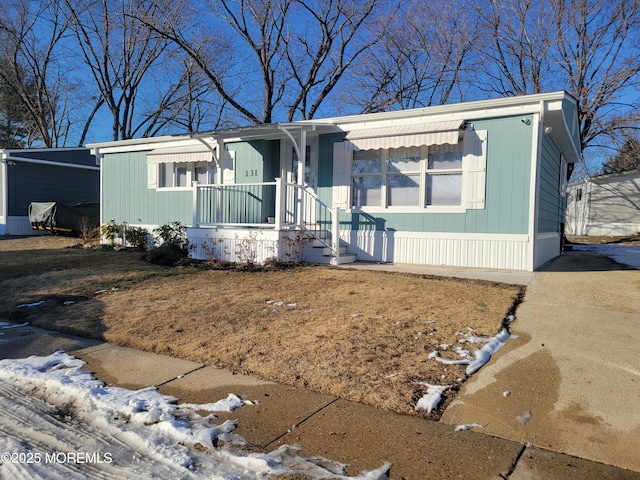 view of front of property with a carport