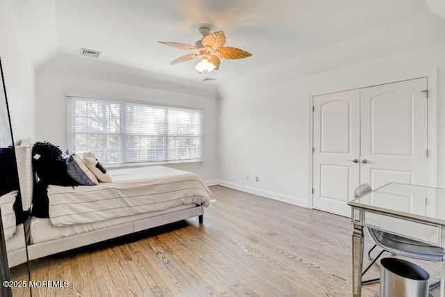 bedroom featuring ceiling fan, light wood-type flooring, and a closet