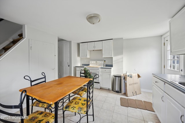 dining room featuring light tile patterned floors