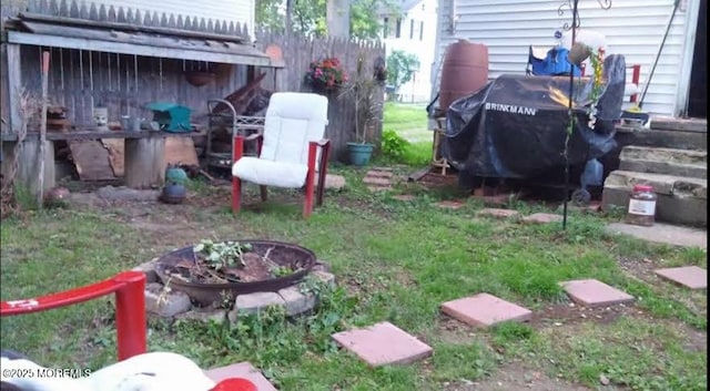 view of yard with a fire pit