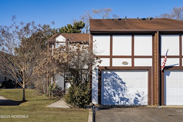 view of front facade featuring a front yard