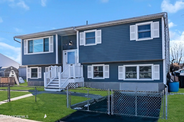 view of front of home featuring a front lawn