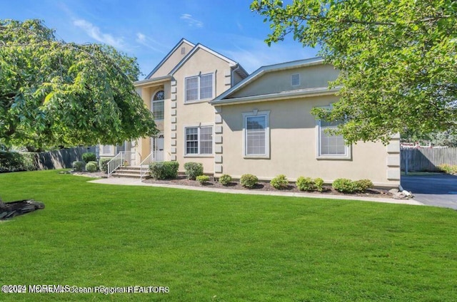 front of property featuring a front lawn