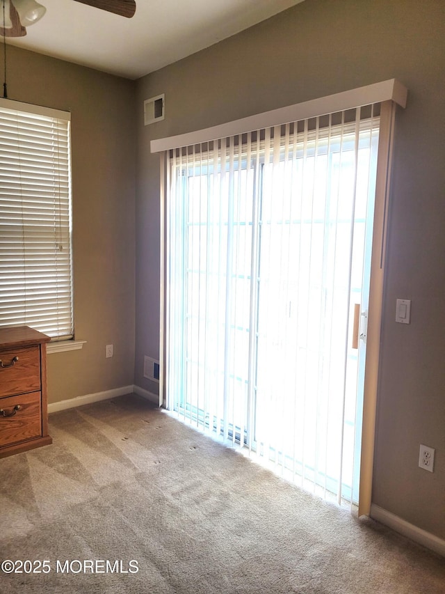 unfurnished room with light carpet and ceiling fan