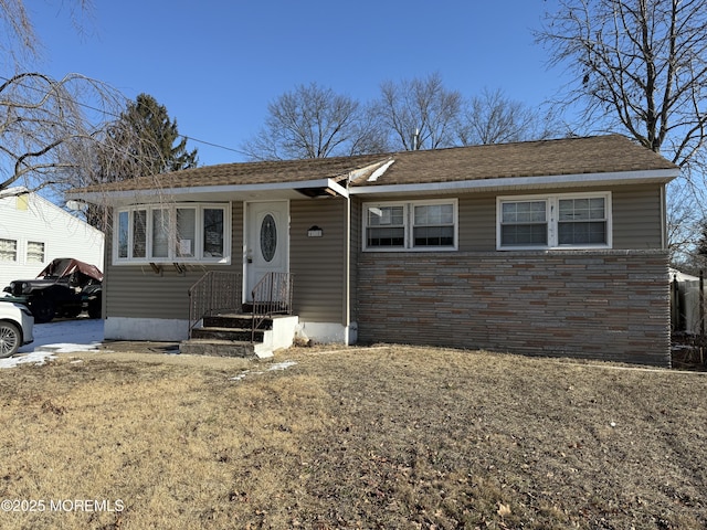 view of front of property with a front lawn