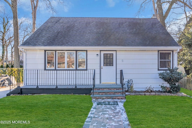 view of front of house featuring a front yard