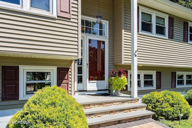 doorway to property featuring covered porch