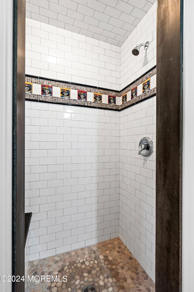 bathroom with a tile shower