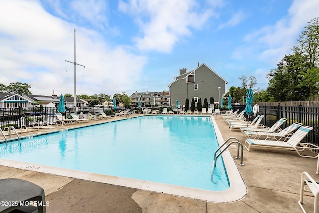 view of swimming pool