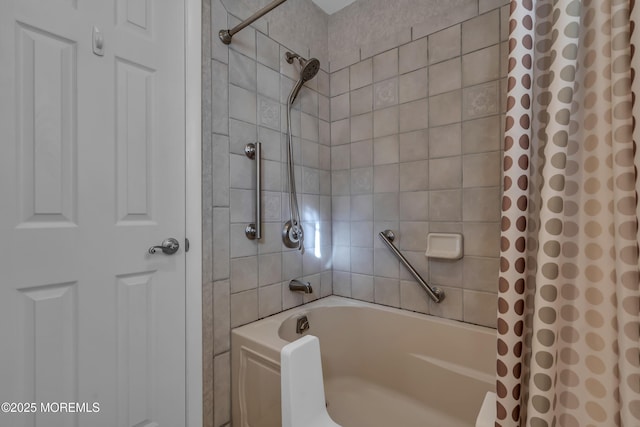 bathroom with shower / tub combo