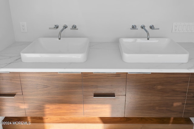 bathroom featuring sink