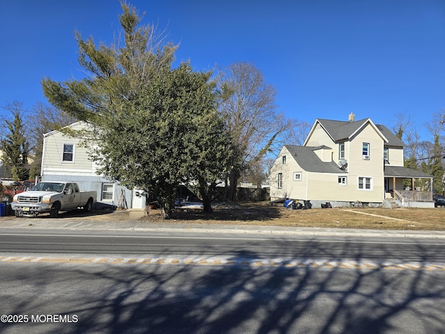 view of front of property featuring covered porch