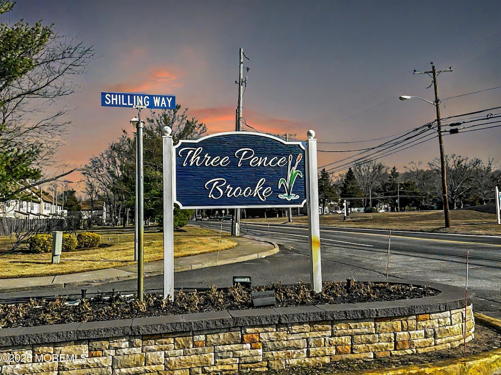 view of community / neighborhood sign