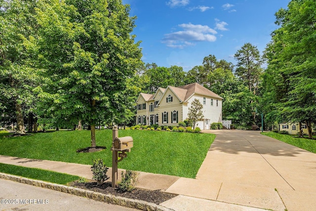 view of front facade with a front yard