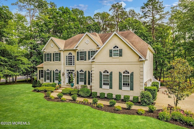 view of front of home featuring a front lawn