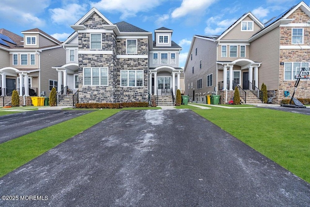 view of front facade with a front yard