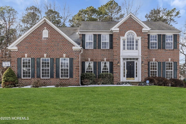 colonial home featuring a front yard