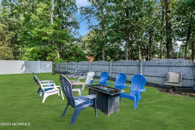 view of yard featuring a fire pit