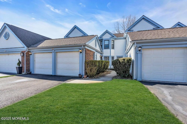 view of front facade with a garage and a front yard