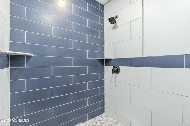 bathroom featuring tiled shower