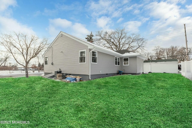 back of house featuring a yard