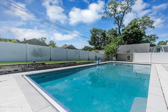 view of swimming pool