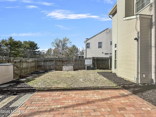 view of yard featuring a patio area