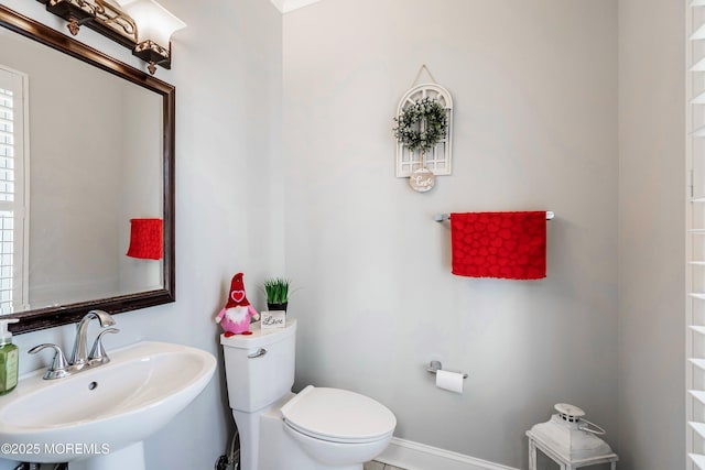 bathroom featuring toilet and sink