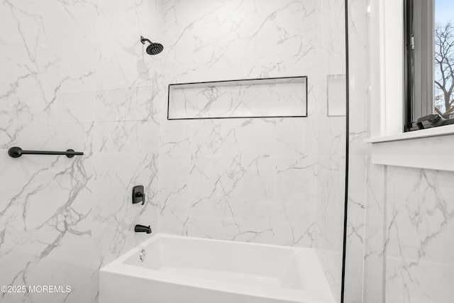 bathroom featuring tiled shower / bath combo