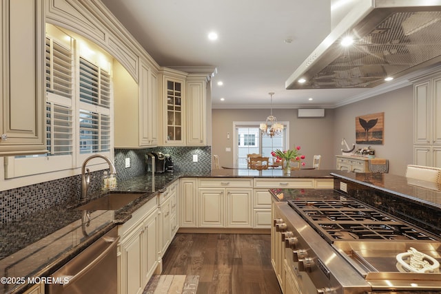 kitchen featuring sink, hanging light fixtures, stainless steel appliances, cream cabinets, and exhaust hood