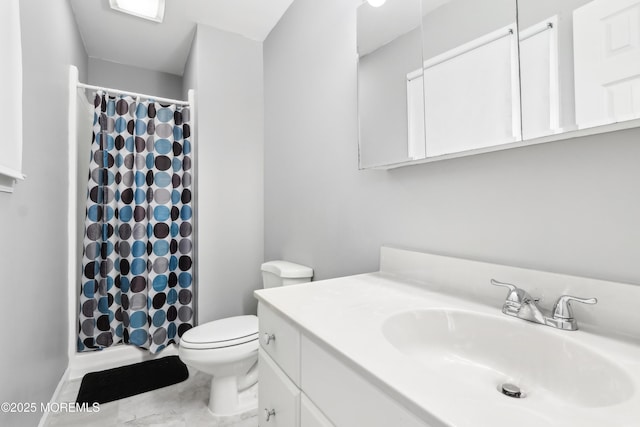 bathroom featuring a shower with curtain, vanity, and toilet