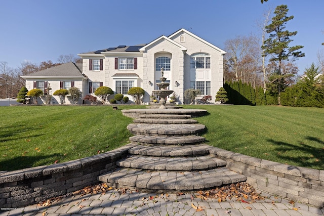 view of front of house featuring a front lawn